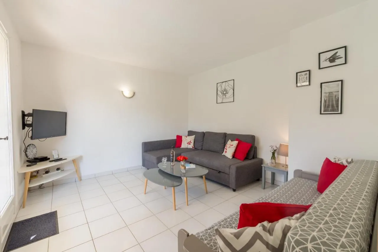 Le Verger, Villa Lumineuse Et Agreable Avec Son Espace Exterieur Clos Au Coeur De Notre Vignoble Hyères Fransa