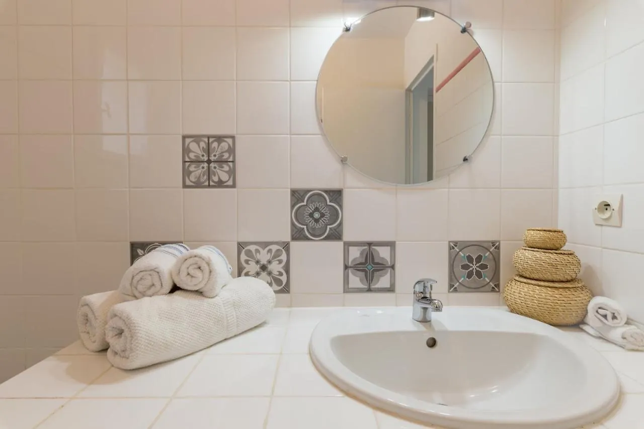 Le Verger, Villa Lumineuse Et Agreable Avec Son Espace Exterieur Clos Au Coeur De Notre Vignoble Hyeres