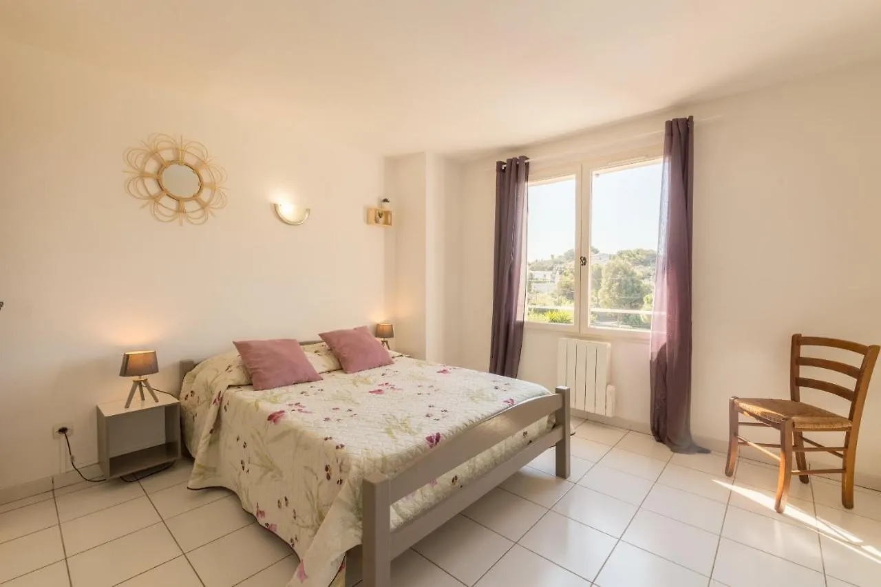 Le Verger, Villa Lumineuse Et Agreable Avec Son Espace Exterieur Clos Au Coeur De Notre Vignoble Hyeres